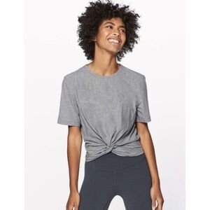 Lululemon Crescent Tee Heathered Medium Grey Twist-Front Knot Crop Size 6 Small